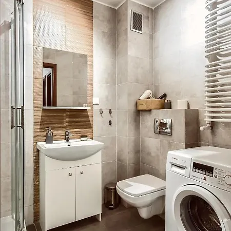 Urocze Mieszkanie Z Ogrodkiem I Bezplatny Parking *