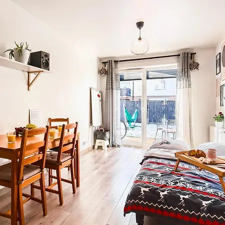 Urocze Mieszkanie Z Ogrodkiem I Bezplatny Parking