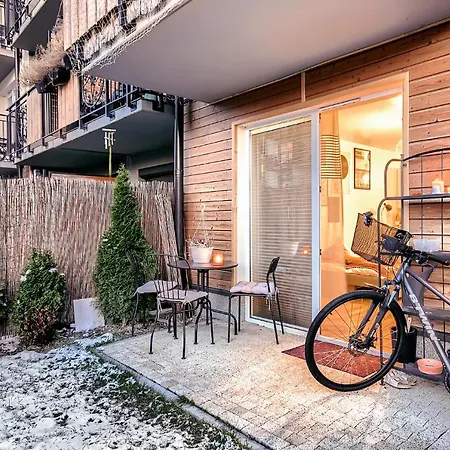 Urocze Mieszkanie Z Ogrodkiem I Bezplatny Parking アパート