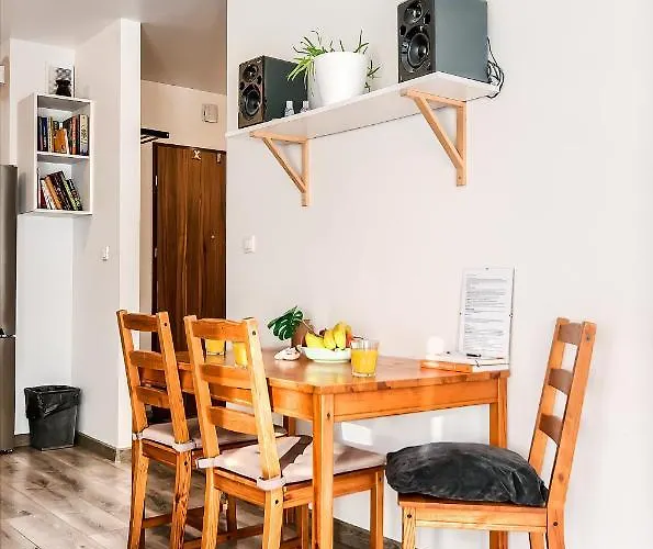 Apartmán Urocze Mieszkanie Z Ogrodkiem I Bezplatny Parking