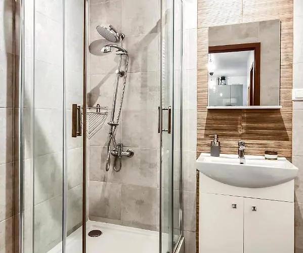 Urocze Mieszkanie Z Ogrodkiem I Bezplatny Parking Apartmán