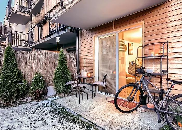 Urocze Mieszkanie Z Ogrodkiem I Bezplatny Parking Apartmán