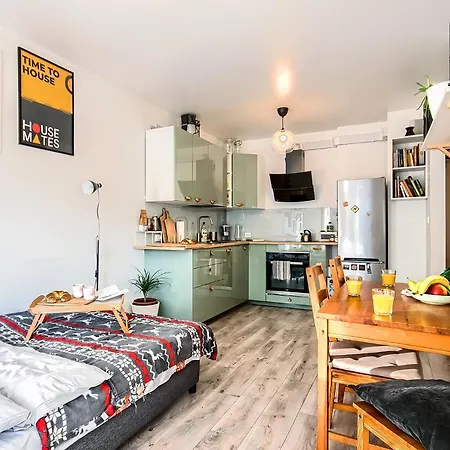 Urocze Mieszkanie Z Ogrodkiem I Bezplatny Parking Apartmán