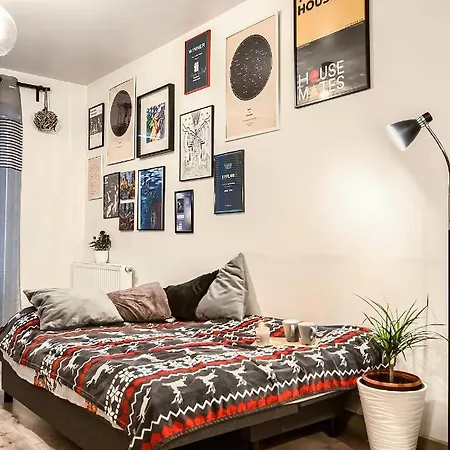 Apartmán Urocze Mieszkanie Z Ogrodkiem I Bezplatny Parking