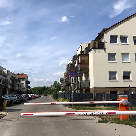 Urocze Mieszkanie Z Ogrodkiem I Bezplatny Parking *