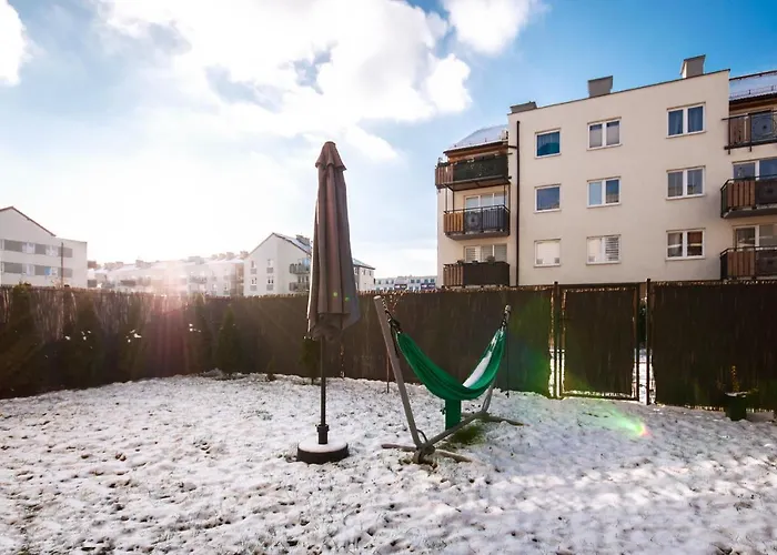 Urocze Mieszkanie Z Ogrodkiem I Bezplatny Parking *